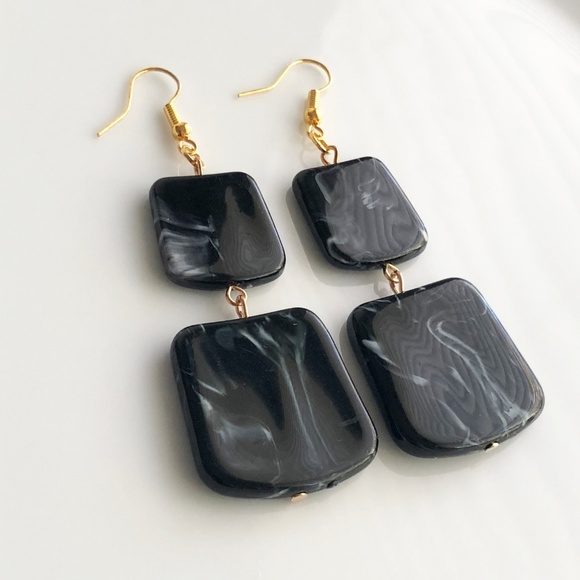 NEW "Temple" Acrylic Square Earrings (black) - Picture 3 of 8